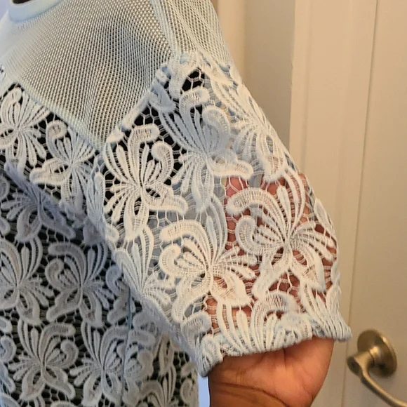 Ann Taylor Loft Powder Blue Embroidered Tee Top sz XS - Picture 2 of 6